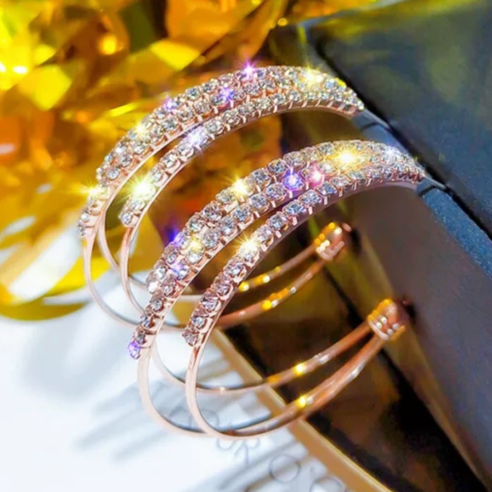 New Gorgeous 18K Gold Diamond Hoop Earrings - Picture 3 of 7